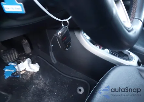 2021 Jeep Compass Latitude Fwd z USA, uszkodzony, nr VIN 3C4NJCBB3MT509947